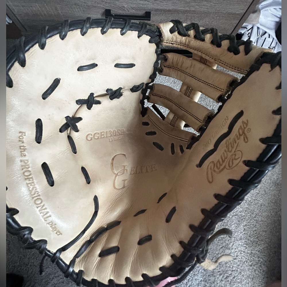 Rawlings 13” GG Elite Series left handed first base mitt